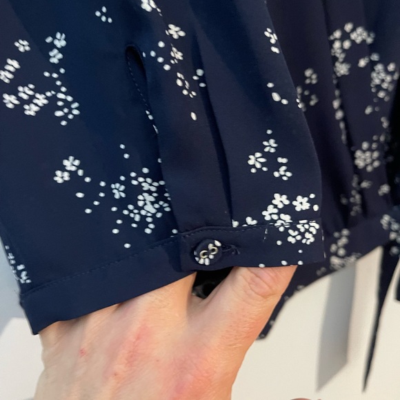 Navy blue with white floral pattern blouse - Picture 2 of 7